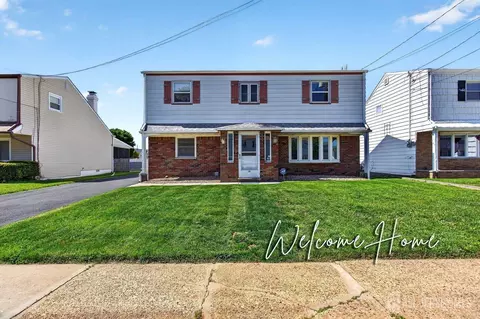 140 Camelot Dr, Port Reading, NJ 07064