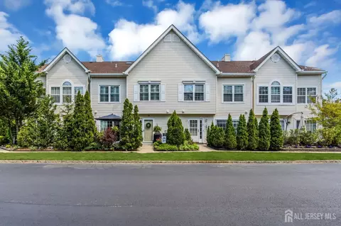 17 Richmond Ct, Tinton Falls, NJ 07712