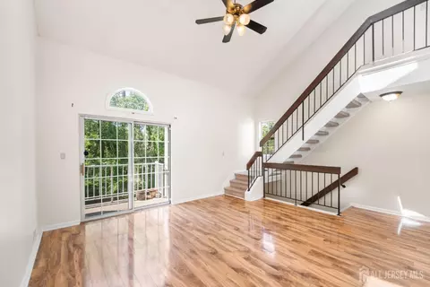1307 Commons At Kingswood Dr, East Brunswick, NJ 08816