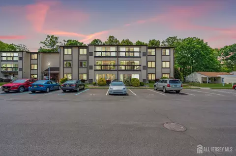 277 Crosse Dr #2G, Monroe, NJ 08831