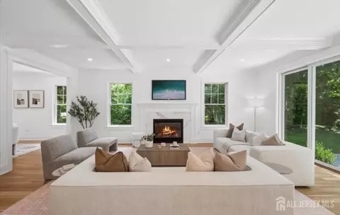 Living - 21 Middlesex Ave, Edison, NJ 08820 photo 2 of 2