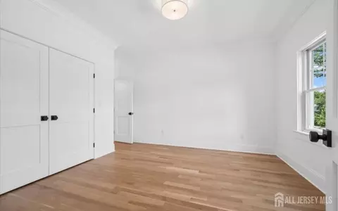 Entry Way - 21 Middlesex Ave, Edison, NJ 08820 photo 10 of 13