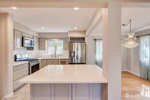 Kitchen - 4 Augusta Ct, Edison, NJ 08820 photo 4 of 4