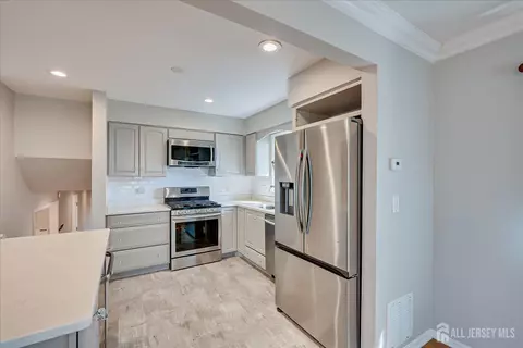 Kitchen - 4 Augusta Ct, Edison, NJ 08820 photo 1 of 4