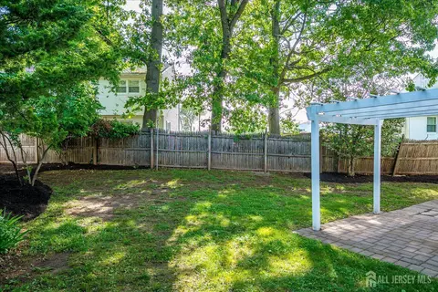 Exterior - 4 Augusta Ct, Edison, NJ 08820 photo 7 of 8