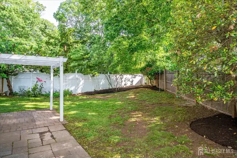 Exterior - 4 Augusta Ct, Edison, NJ 08820 photo 6 of 8