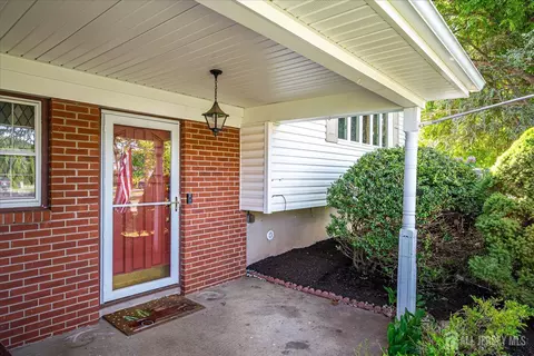 Exterior - 4 Augusta Ct, Edison, NJ 08820 photo 4 of 8