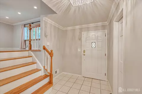Entry Way - 4 Augusta Ct, Edison, NJ 08820 photo 2 of 2