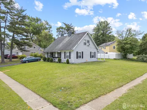 2 Budhollow Ln, Willingboro, NJ 08046