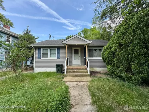 42 E 5th St, Howell, NJ 07731