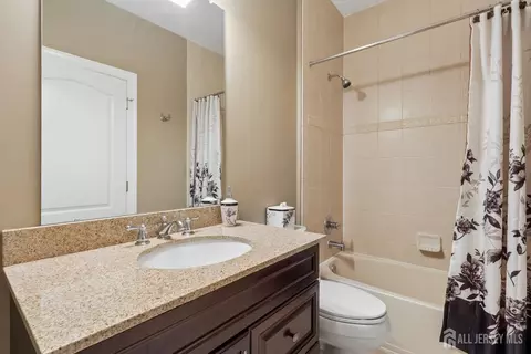 Bath - 3 Windhaven Ct, Monroe, NJ 08831 photo 7 of 8