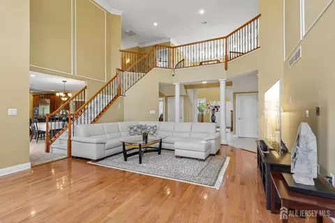 Living - 3 Windhaven Ct, Monroe, NJ 08831 photo 4 of 6