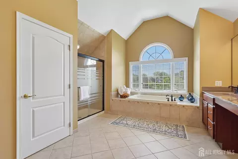 Bath - 3 Windhaven Ct, Monroe, NJ 08831 photo 2 of 8
