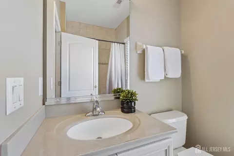 Bath - 3 Windhaven Ct, Monroe, NJ 08831 photo 3 of 8