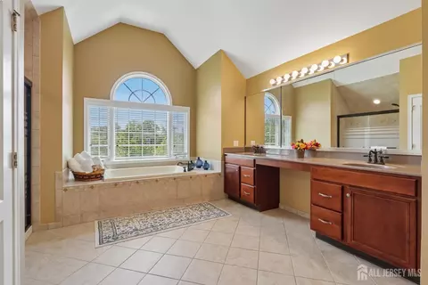 Bath - 3 Windhaven Ct, Monroe, NJ 08831 photo 1 of 8