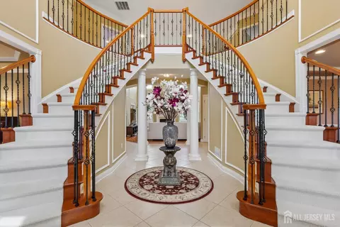 3 Windhaven Ct, Monroe, NJ 08831