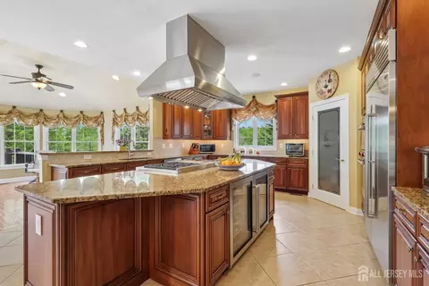 Kitchen - 3 Windhaven Ct, Monroe, NJ 08831 photo 2 of 3