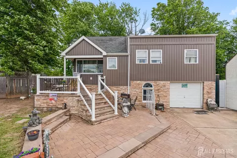251 Arlington Dr, Fords, NJ 08863