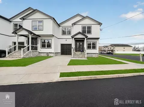 14 Hudson St, Carteret, NJ 07008