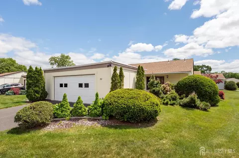 30 Larch Plz # -C, Monroe, NJ 08831