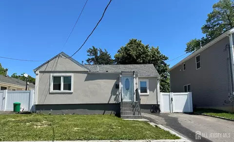 92 Woodland Dr, Keyport, NJ 07735