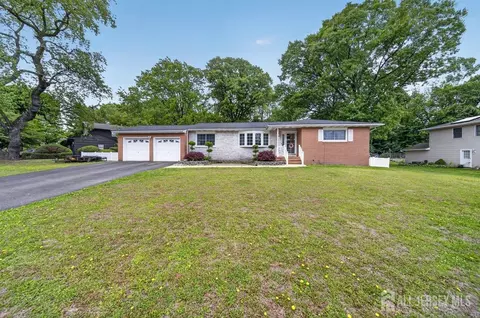 16 Dusko Dr, Parlin, NJ 08859