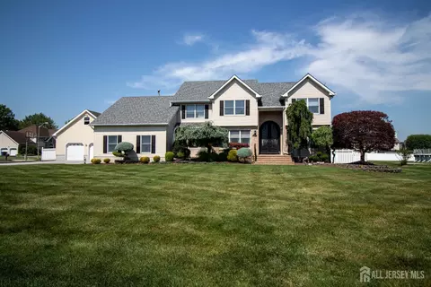 30 Brandon Ave, Monroe, NJ 08831