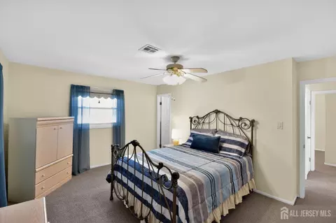 Bedroom - 17 Corinth Pl, Berkeley, NJ 08757 photo 2 of 6