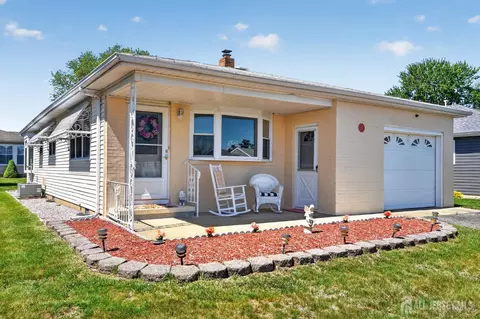 17 Corinth Pl, Berkeley, NJ 08757
