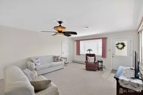 Living - 17 Corinth Pl, Berkeley, NJ 08757 photo 1 of 2