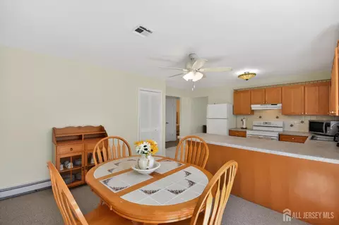 Dining - 17 Corinth Pl, Berkeley, NJ 08757 photo 4 of 6