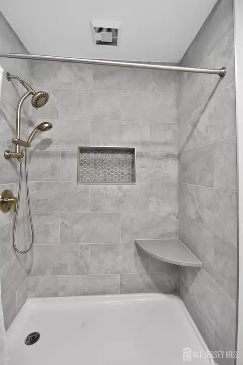 Bath - 17 Corinth Pl, Berkeley, NJ 08757 photo 1 of 3