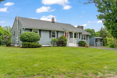 5 Willow Ave, Piscataway, NJ 08854