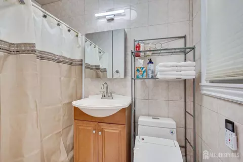 Bath - 10 Falcon Dr, Edison, NJ 08820 photo 1 of 4
