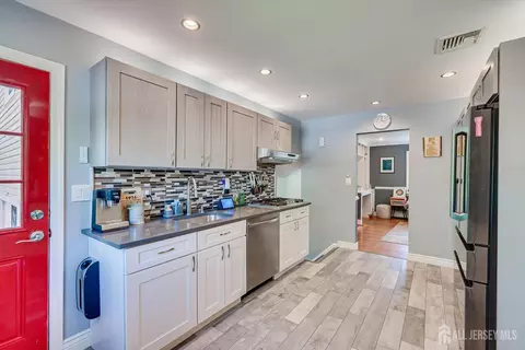 Kitchen - 10 Falcon Dr, Edison, NJ 08820 photo 1 of 2