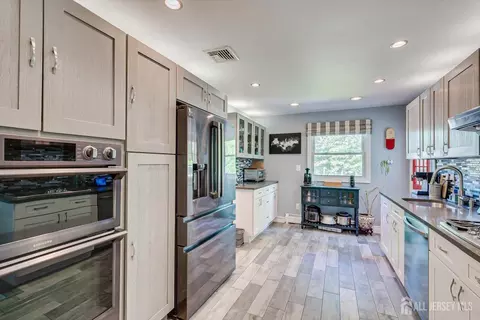 Kitchen - 10 Falcon Dr, Edison, NJ 08820 photo 1 of 3