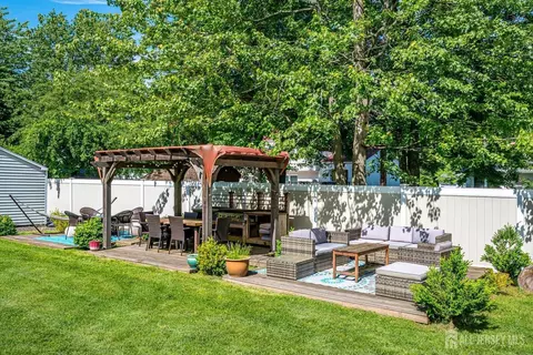 Exterior - 10 Falcon Dr, Edison, NJ 08820 photo 5 of 7