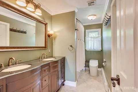Bath - 10 Falcon Dr, Edison, NJ 08820 photo 2 of 4