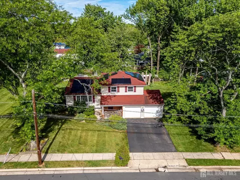 View/Area - 10 Falcon Dr, Edison, NJ 08820 photo 1 of 8