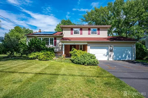 10 Falcon Dr, Edison, NJ 08820