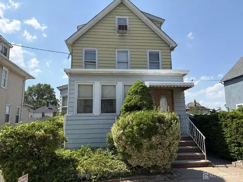 95 Emerson St, Carteret, NJ 07008