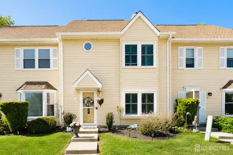 4 Shilling Way, Jackson, NJ 08527