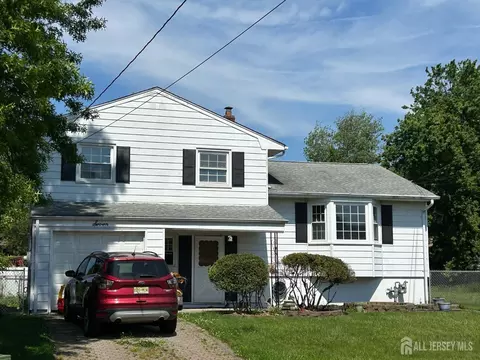 7 Bayberry Ct, Edison, NJ 08817