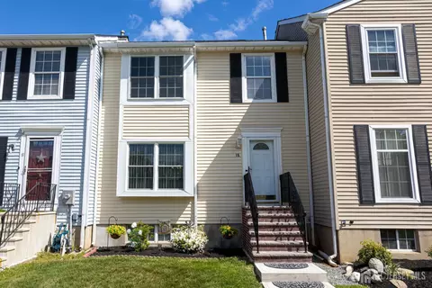 18 Pero Ct, Sayreville, NJ 08872