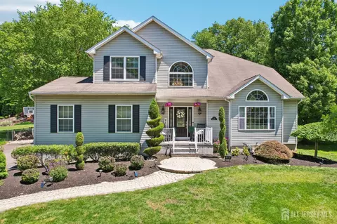 14 Sycamore Ct, Monroe, NJ 08831