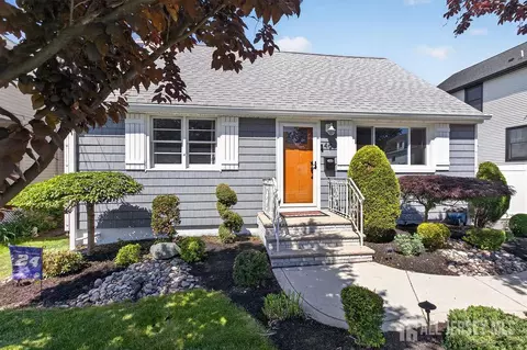 49 S 2nd St S, Fords, NJ 08863