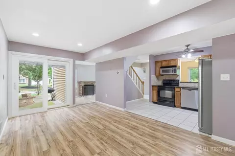 38 Cherrywood Dr, Somerset, NJ 08873