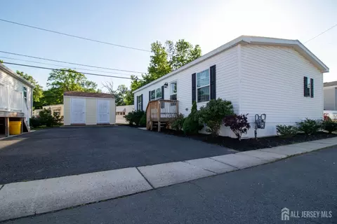 65 Oakdale Vlg, South Brunswick, NJ 08902