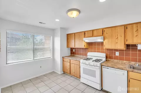 Kitchen - 1909 Raspberry Ct, Edison, NJ 08817 photo 2 of 2