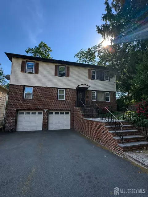 22 Evelyn Ct, Maplewood, NJ 07040